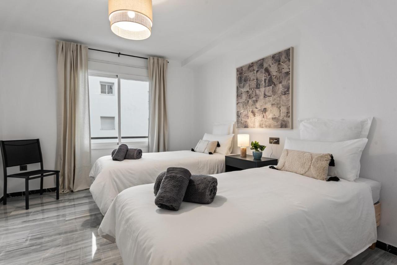 Modern Apartment - 2 Bedrooms, Beachside - Puerto Banus Marbella Exterior foto